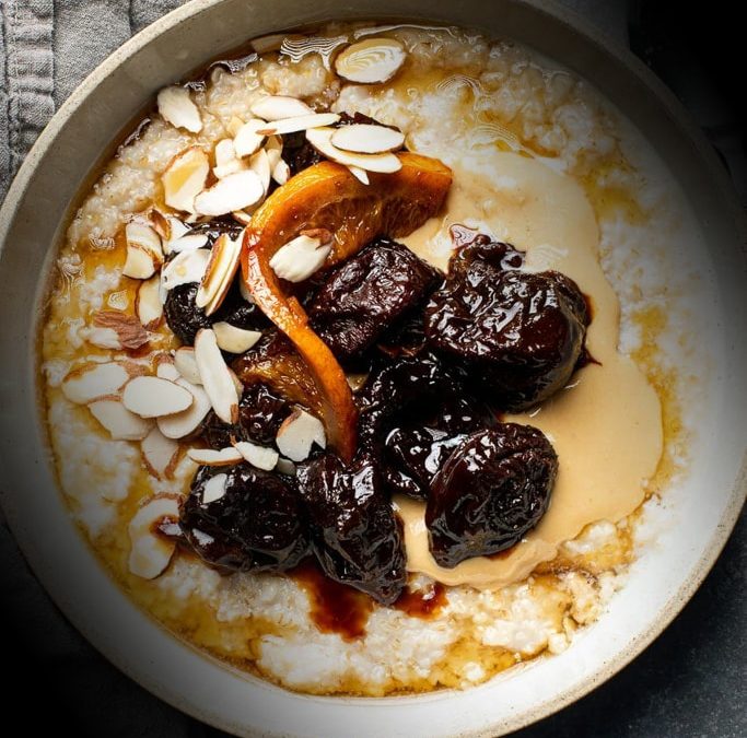 Ovsena kaša sa suvim šljivama i orasima
